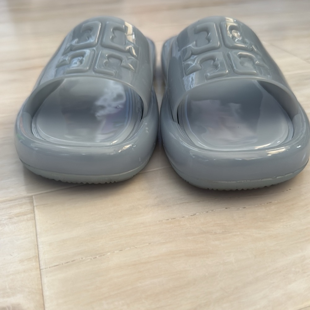 Tory Burch Bubble Jelly Sandals - Picture 8 of 11